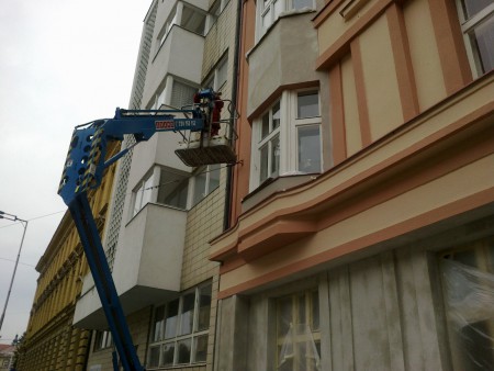 nátěr fasády Gočárova tř. HK.